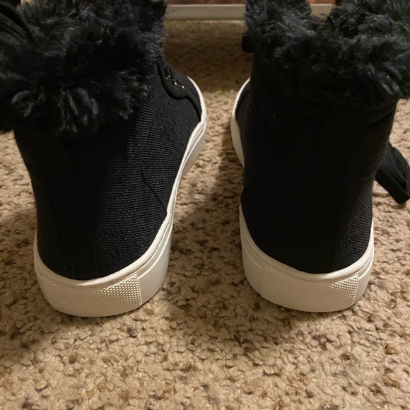 NWT. Women’s black Corey’s. Size 7. Perfect condition and super cute - Picture 5 of 7